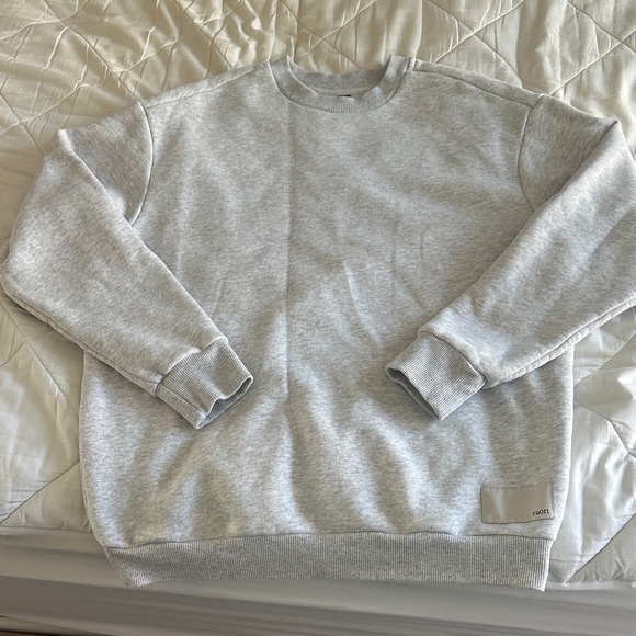 Vuori Tops - Vuori Restore Oversized Crew 2.0, Pale Heather Grey Crewneck Sweatshirt